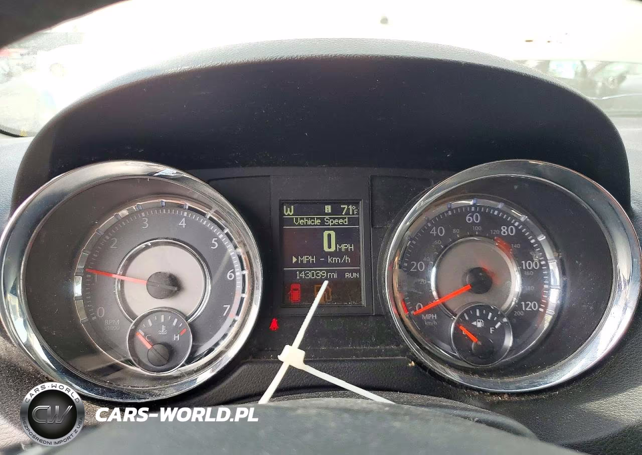 2015 Chrysler Town & Country Limited VIN:2C4RC1JG6FR677584 - 9
