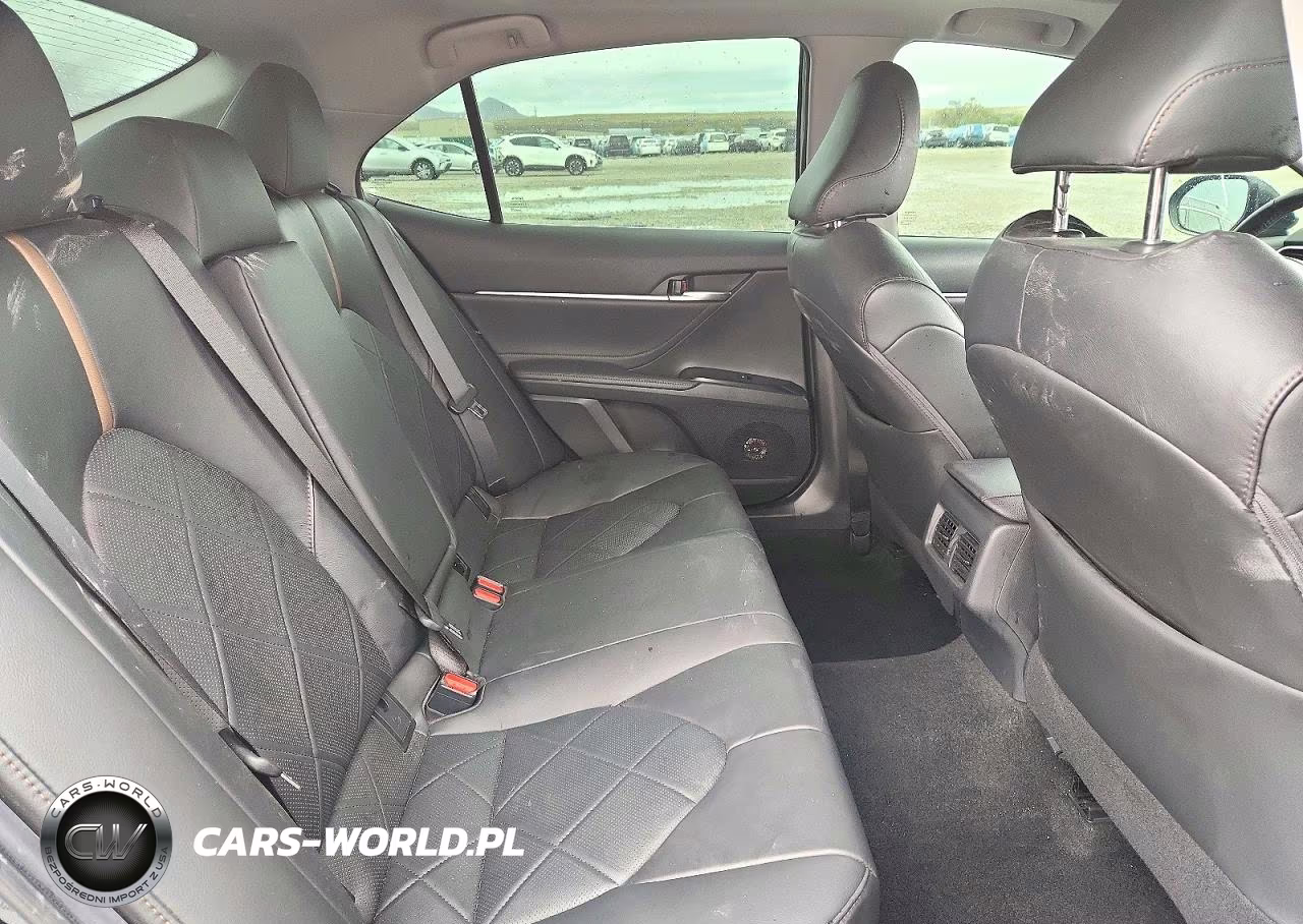 2018 Toyota Camry Xle V6 VIN:4T1BZ1HK6JU007700 - 10