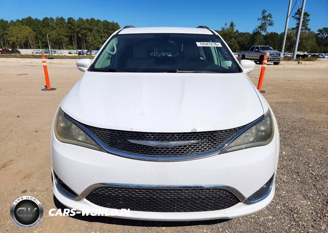 2017 Chrysler Pacifica Touring L VIN:2C4RC1BG6HR634073 - 5