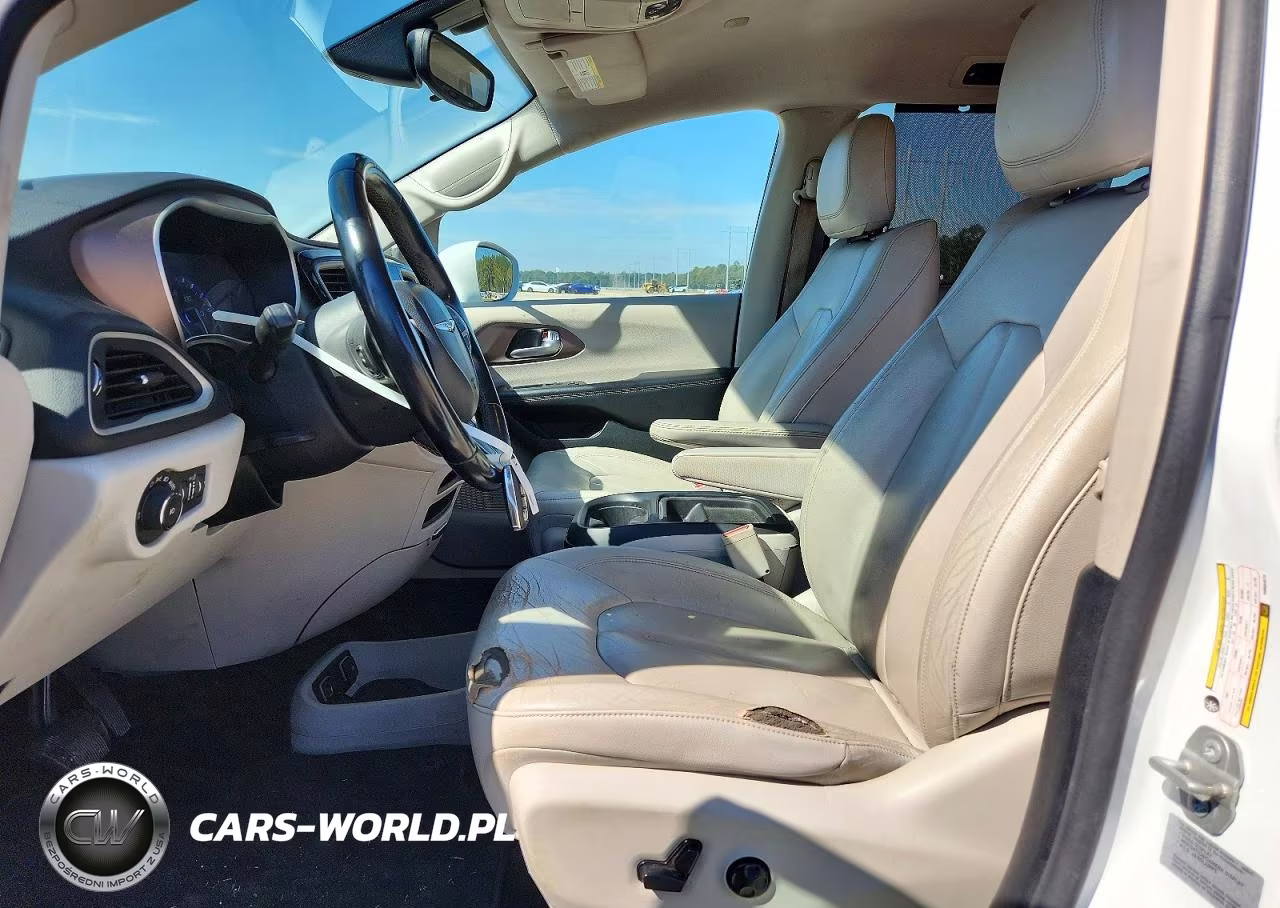 2017 Chrysler Pacifica Touring L VIN:2C4RC1BG6HR634073 - 7