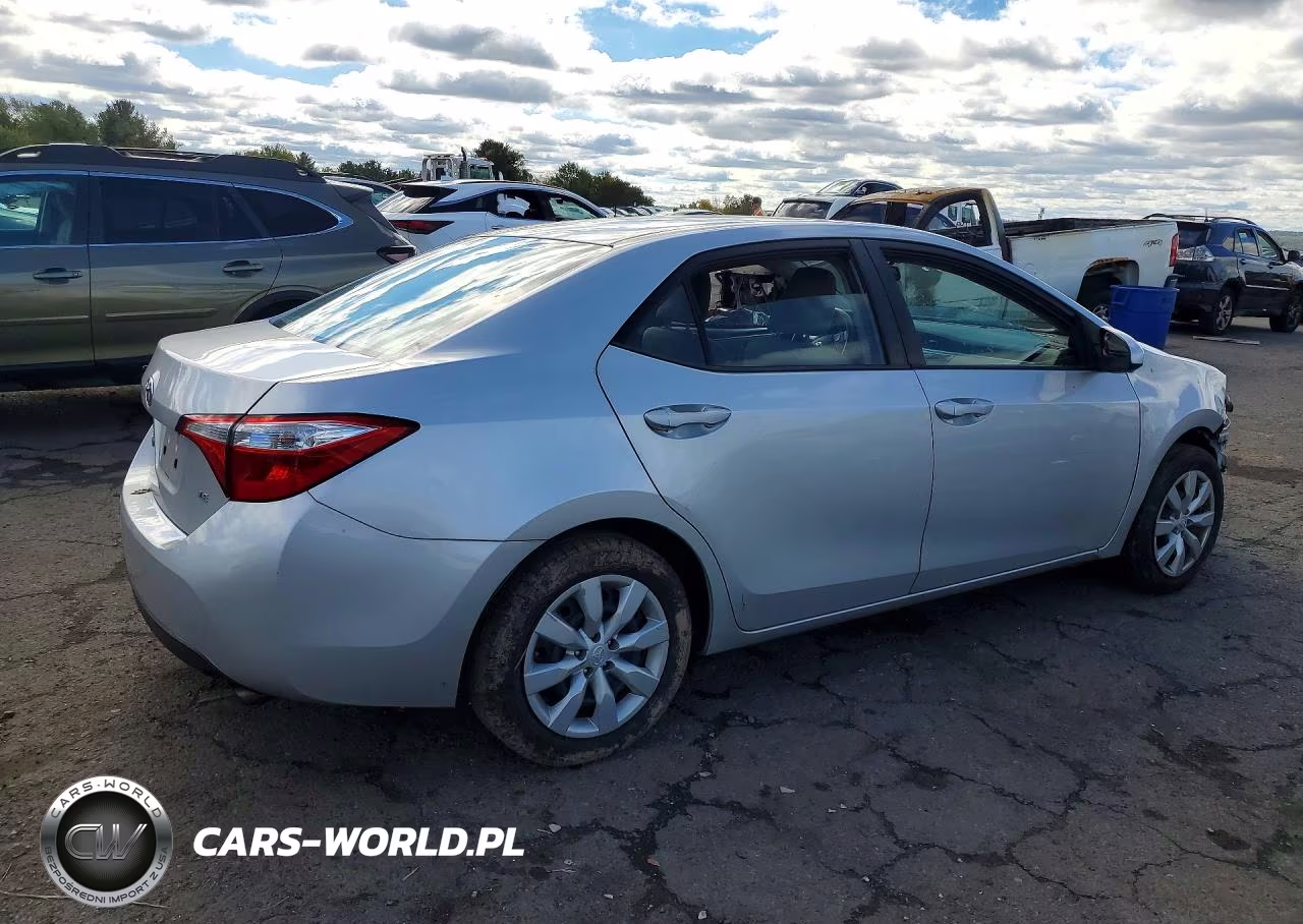 2016 Toyota Corolla Le VIN:5YFBURHE6GP558842 - 3