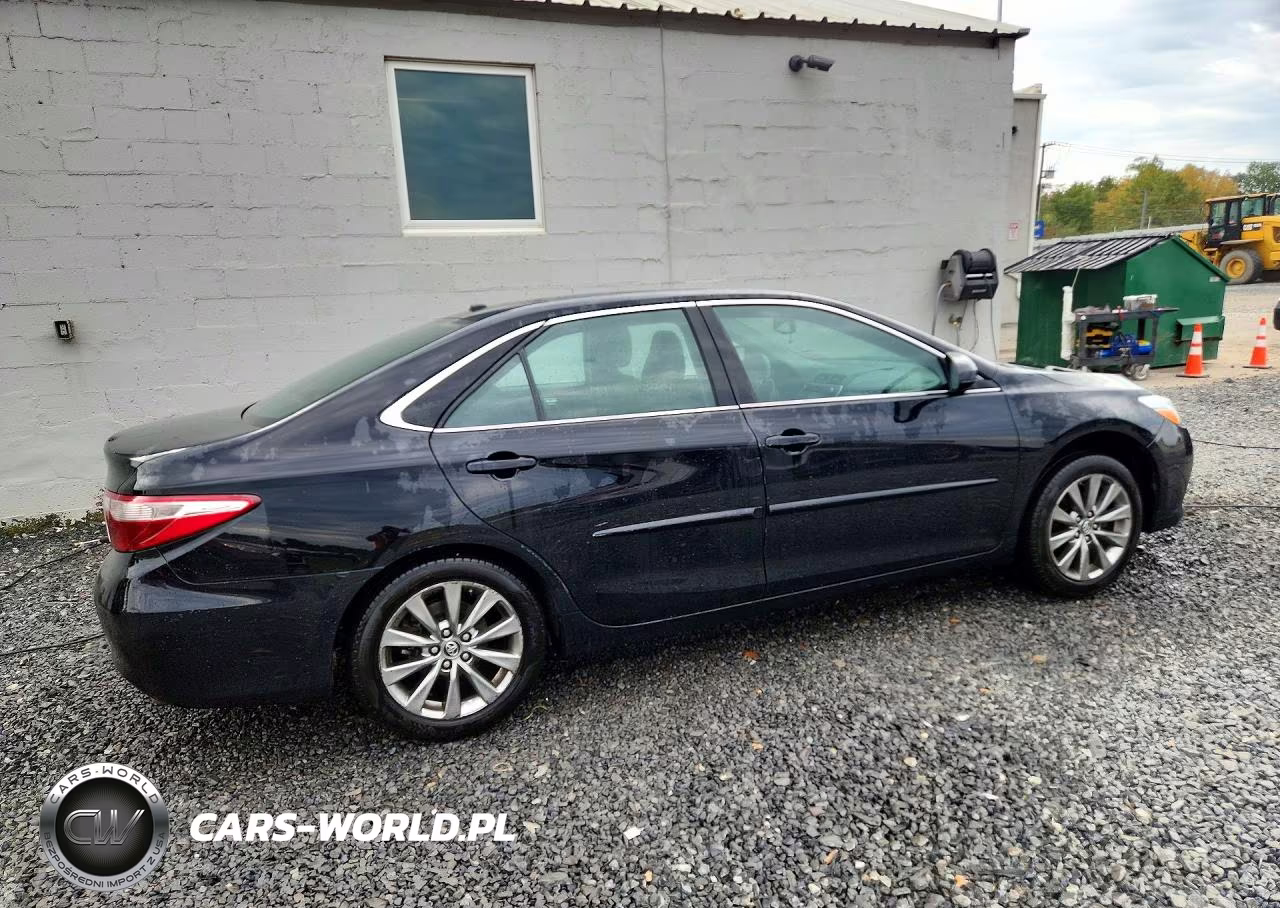 2017 Toyota Camry Xle VIN:4T1BF1FK8HU743785 - 3