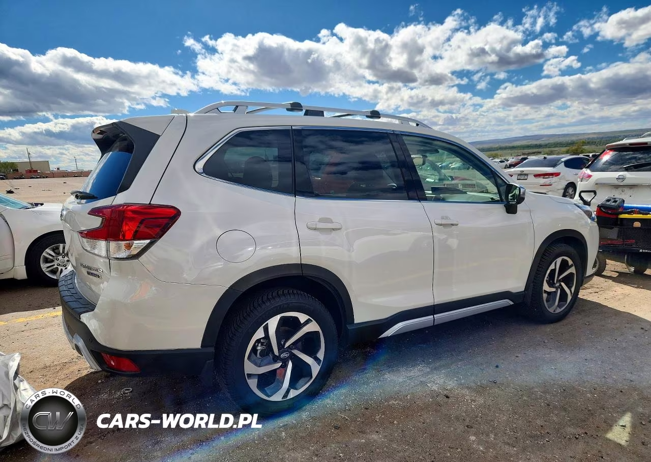 2022 Subaru Forester Touring VIN:JF2SKARC3NH439743 - 3