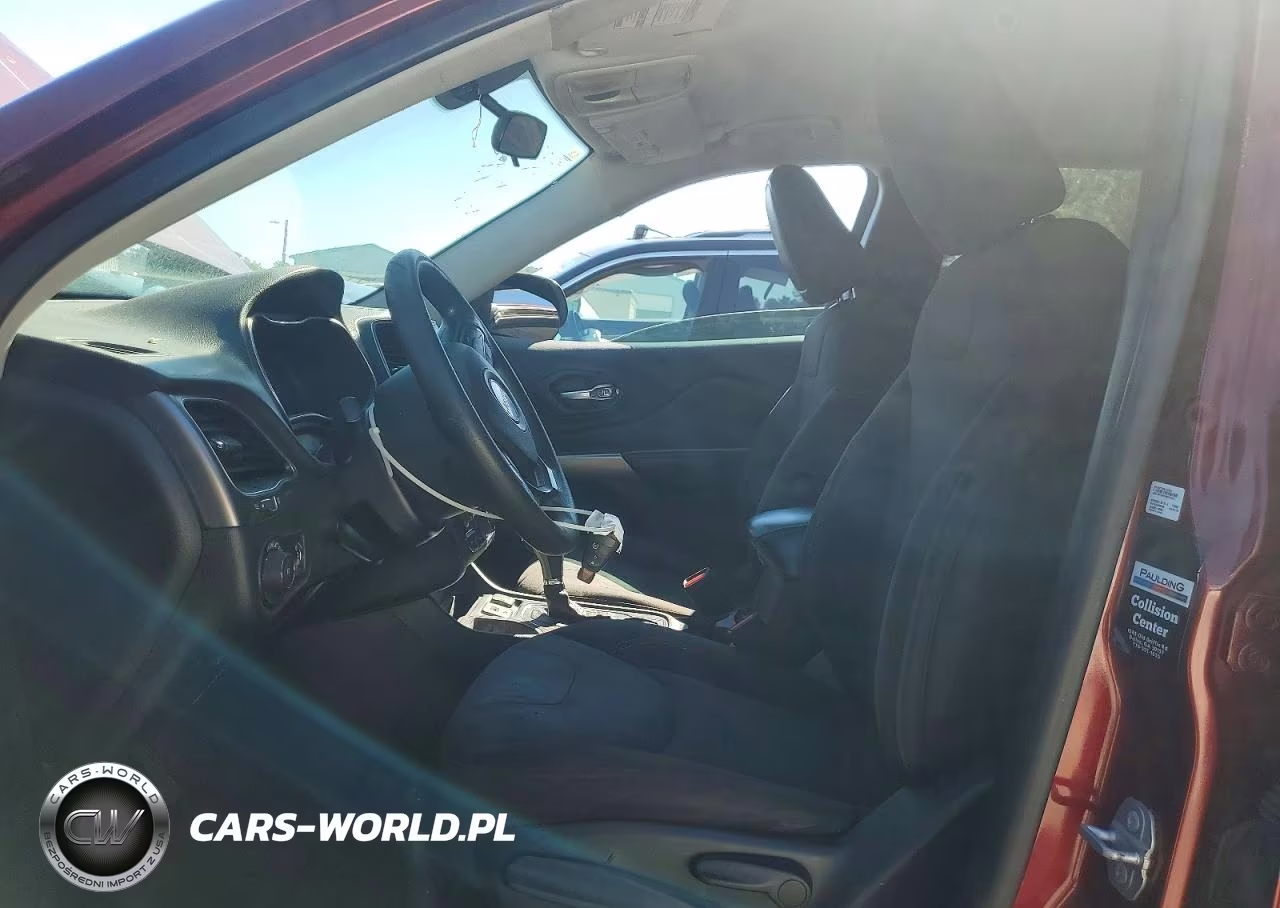 2019 Jeep Cherokee Latitude VIN:1C4PJLCB0KD411601 - 7