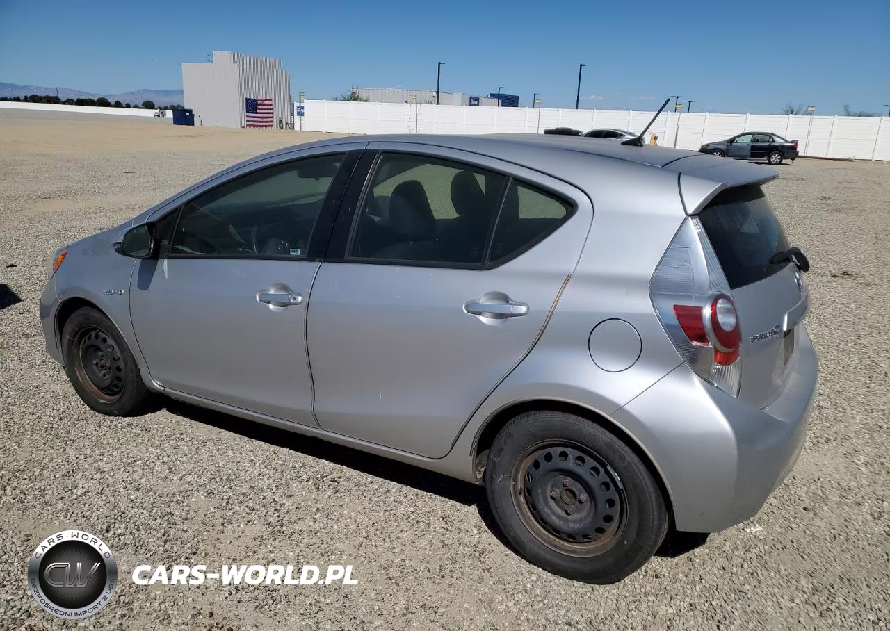 2013 Toyota Prius C Two VIN:JTDKDTB30D1038530 - 2