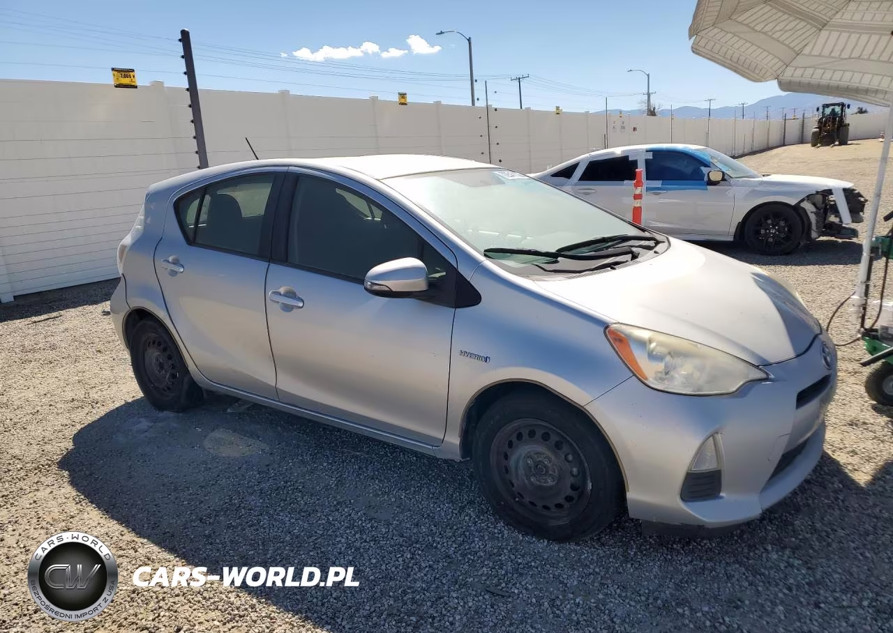 2013 Toyota Prius C Two VIN:JTDKDTB30D1038530 - 4
