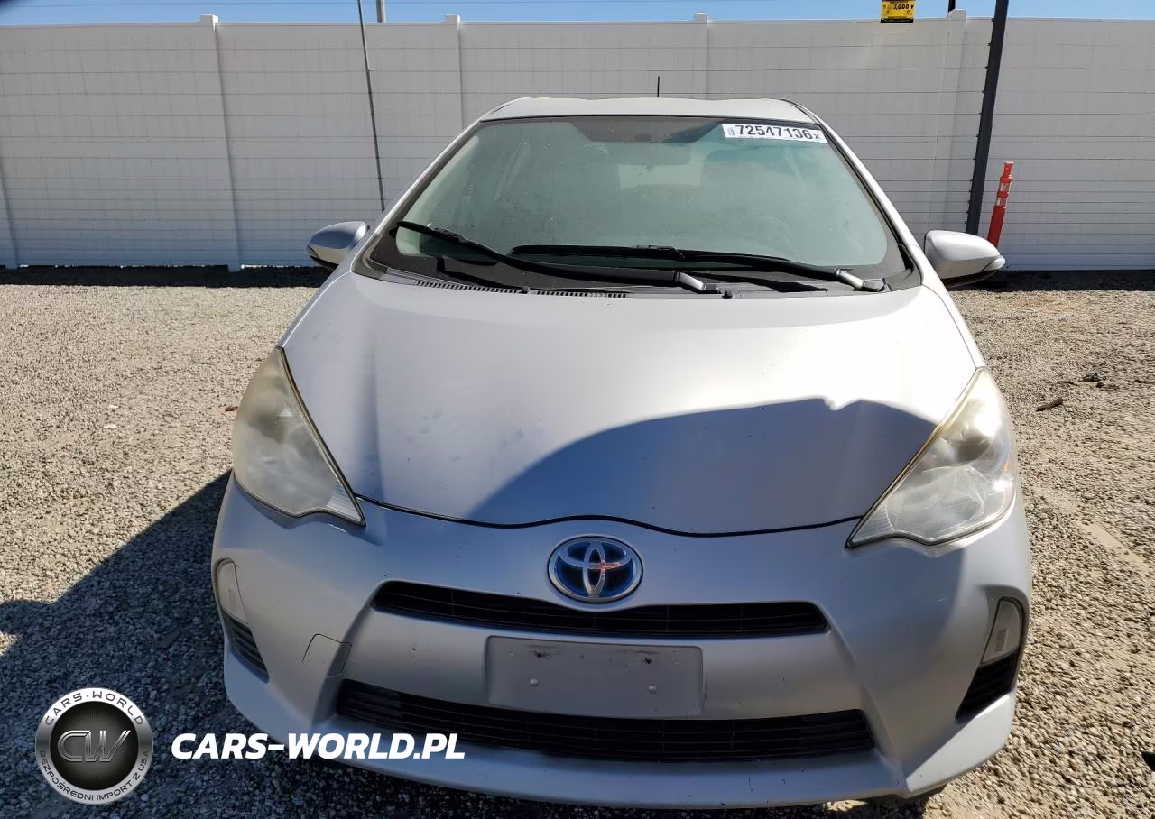2013 Toyota Prius C Two VIN:JTDKDTB30D1038530 - 5