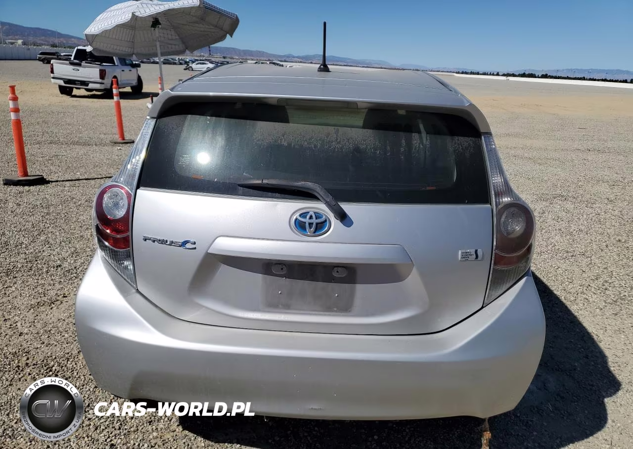 2013 Toyota Prius C Two VIN:JTDKDTB30D1038530 - 6