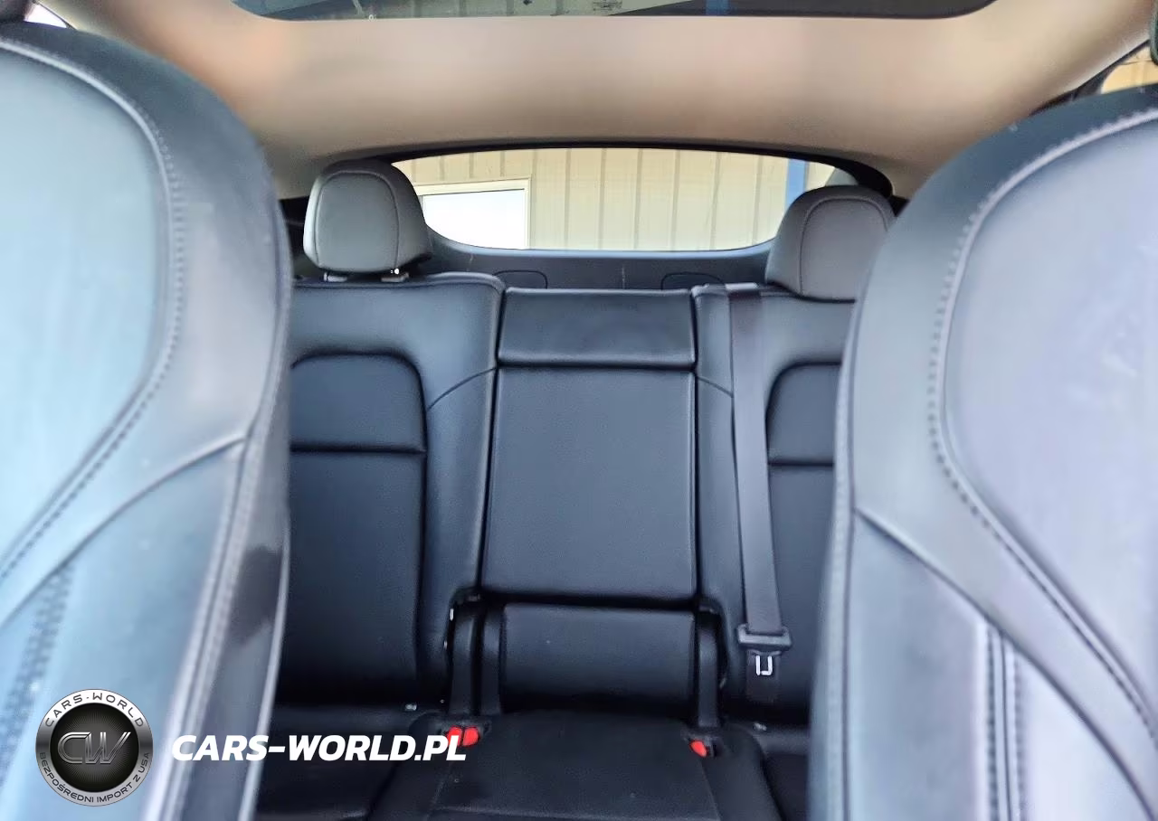 2022 Tesla Model Y VIN:7SAYGDEE7NF365510 - 10