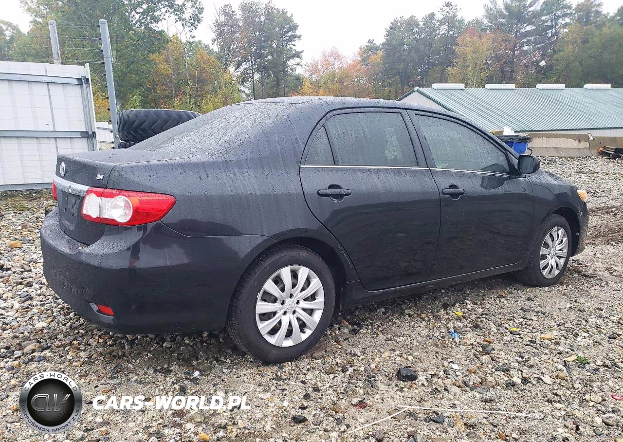2013 Toyota Corolla Le VIN:JTDBU4EE6DJ116943 - 3