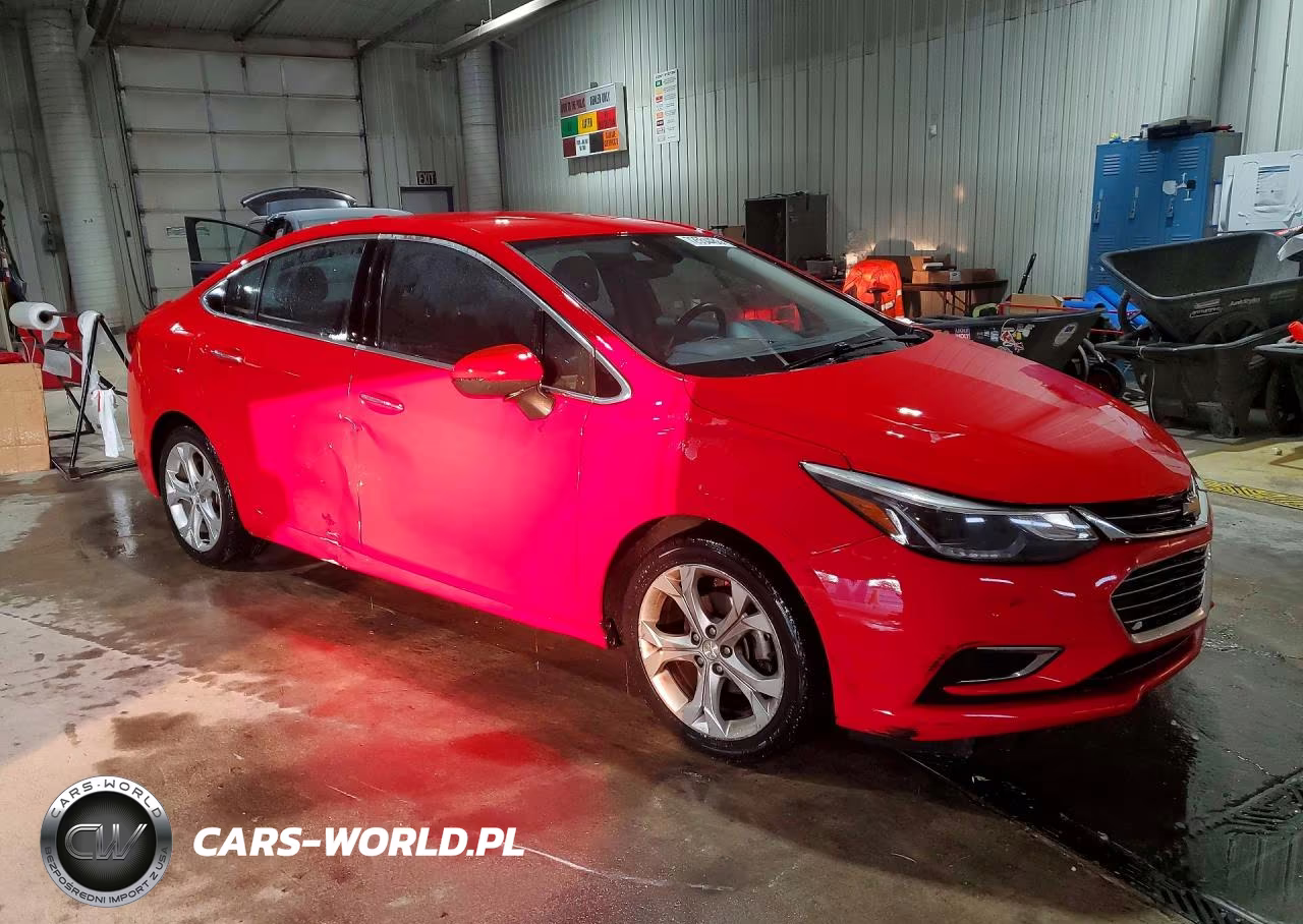 2018 Chevrolet Cruze Premier VIN:1G1BF5SM6J7193373 - 4
