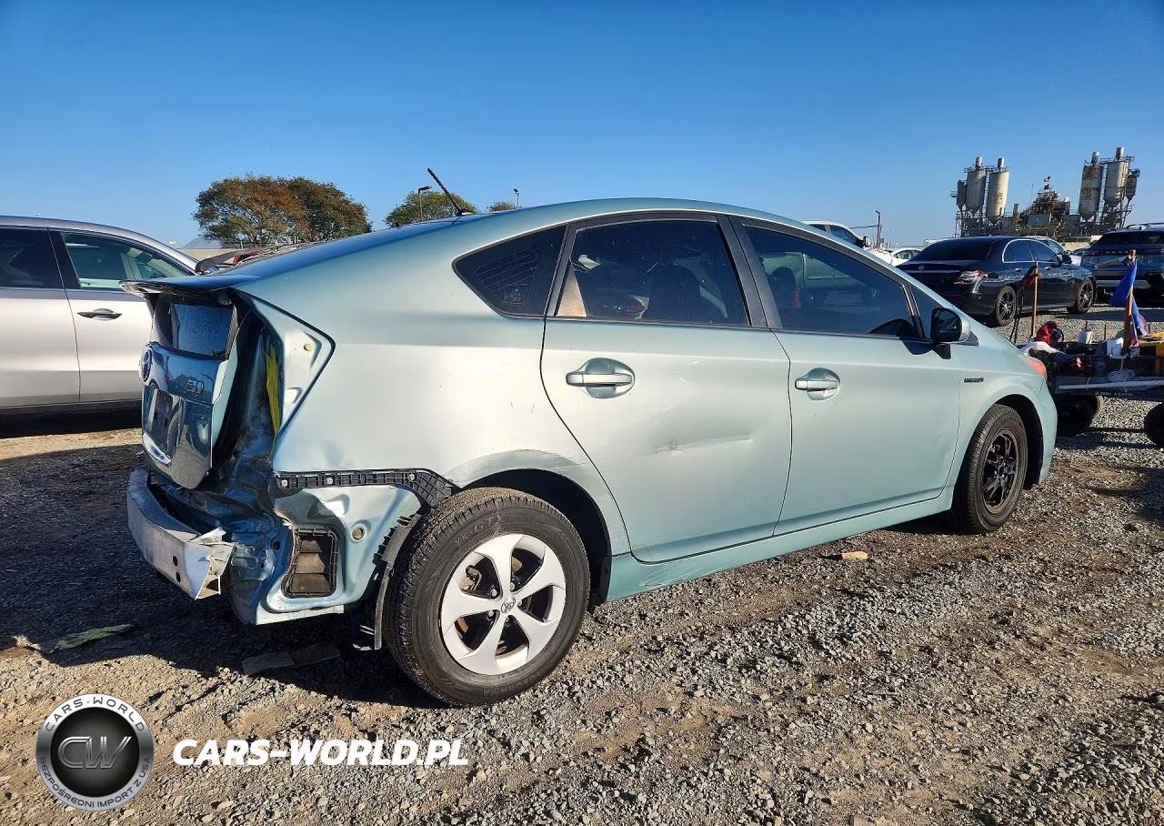 2013 Toyota Prius Two VIN:JTDKN3DU8D1717934 - 3