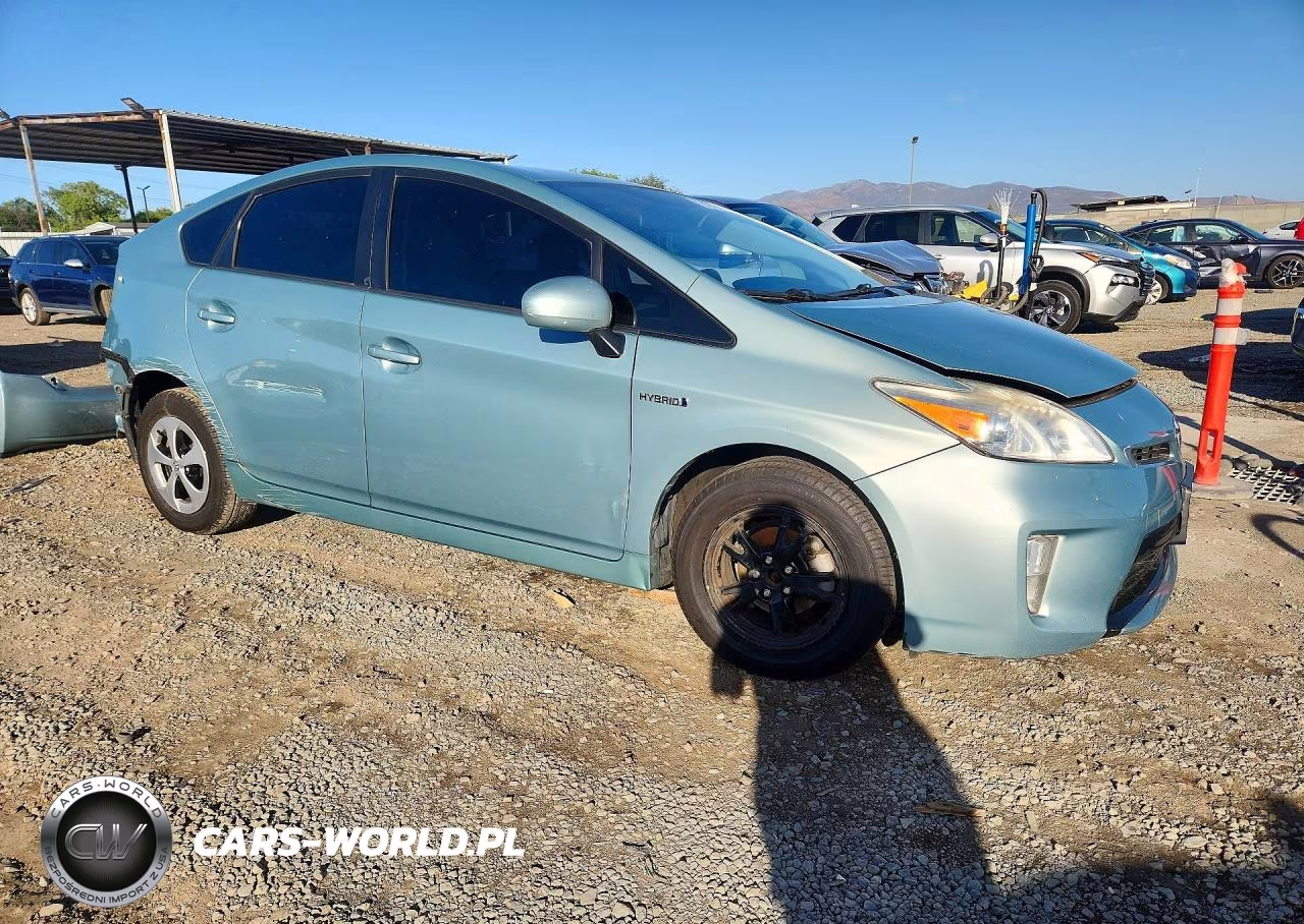 2013 Toyota Prius Two VIN:JTDKN3DU8D1717934 - 4