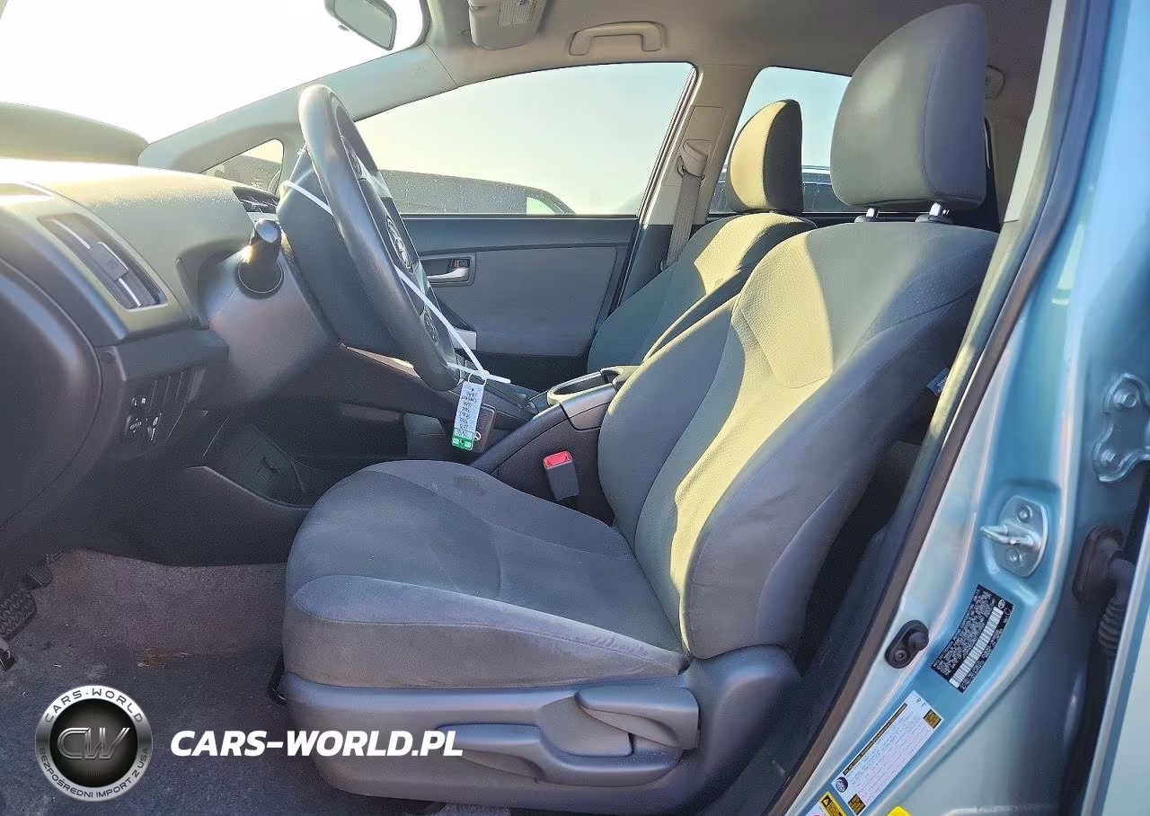 2013 Toyota Prius Two VIN:JTDKN3DU8D1717934 - 7