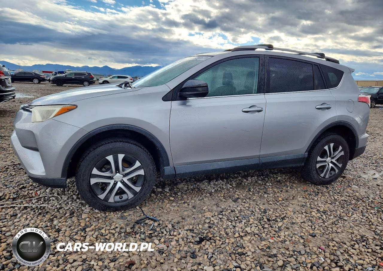 2018 Toyota Rav4 Le VIN:2T3BFREV9JW798270 - 1