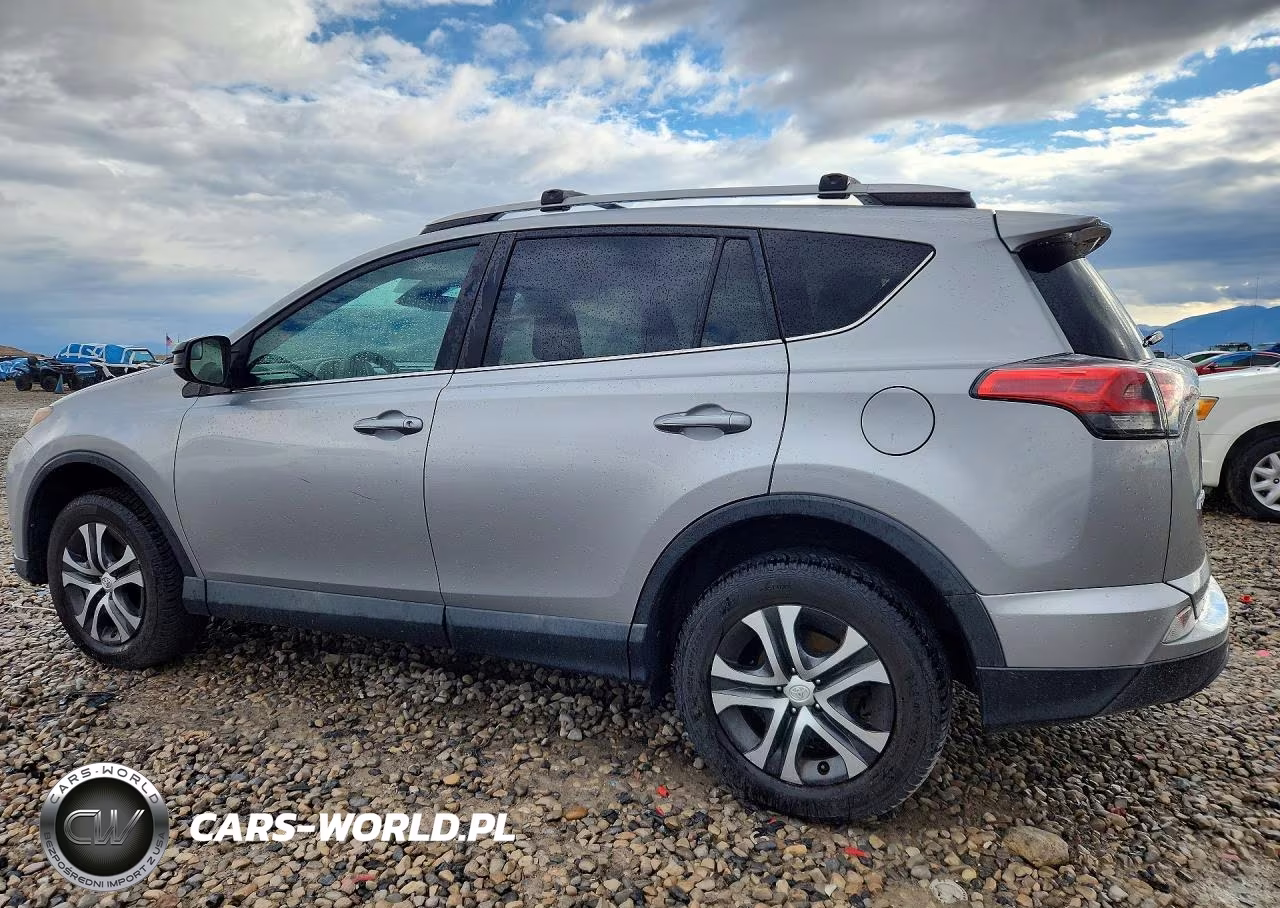 2018 Toyota Rav4 Le VIN:2T3BFREV9JW798270 - 2