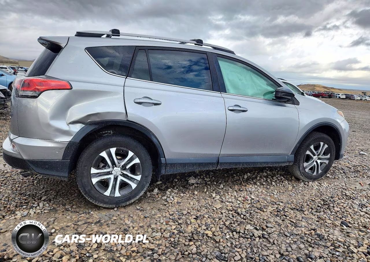 2018 Toyota Rav4 Le VIN:2T3BFREV9JW798270 - 3
