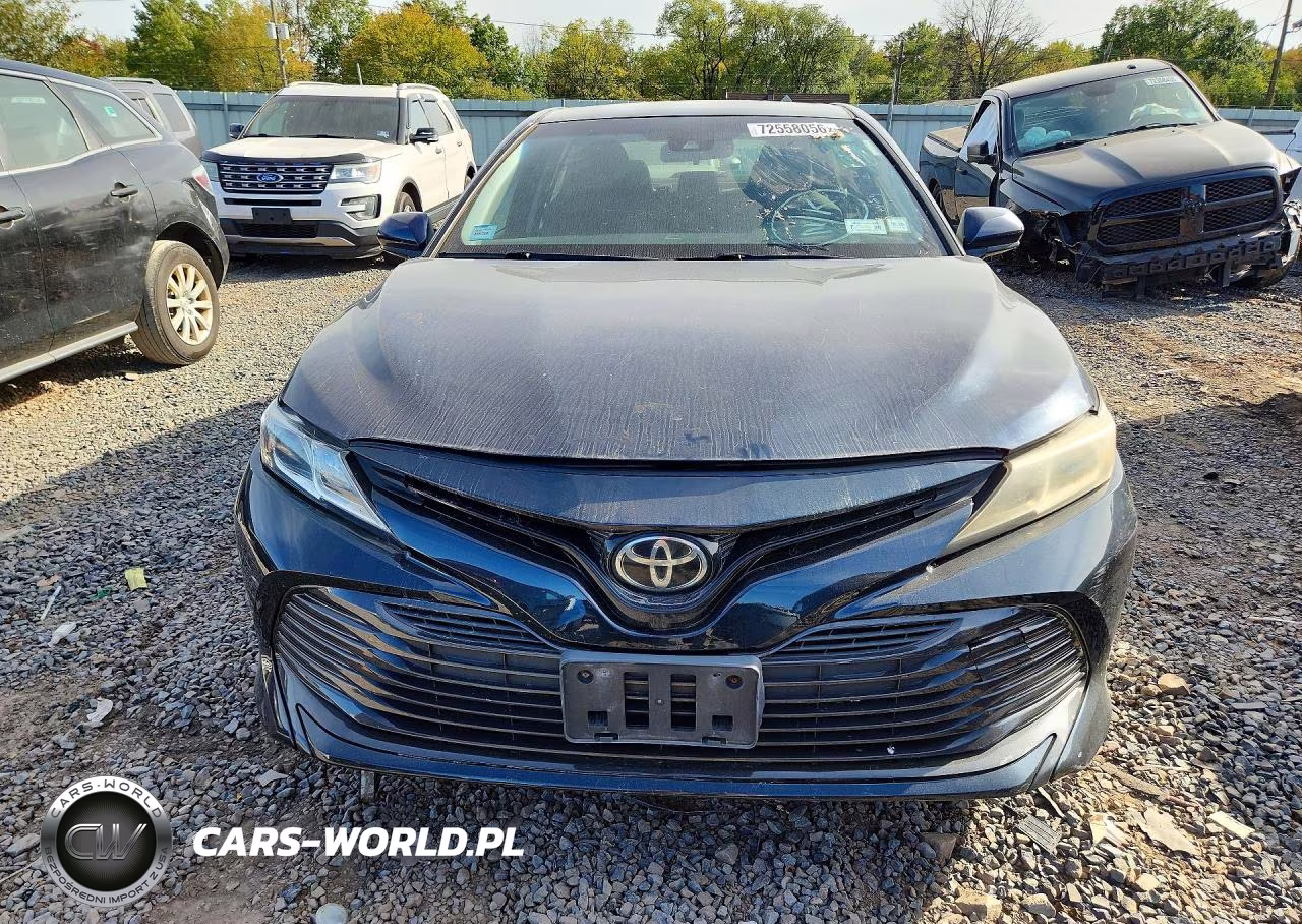 2018 Toyota Camry Le VIN:JTNB11HK9J3020034 - 5