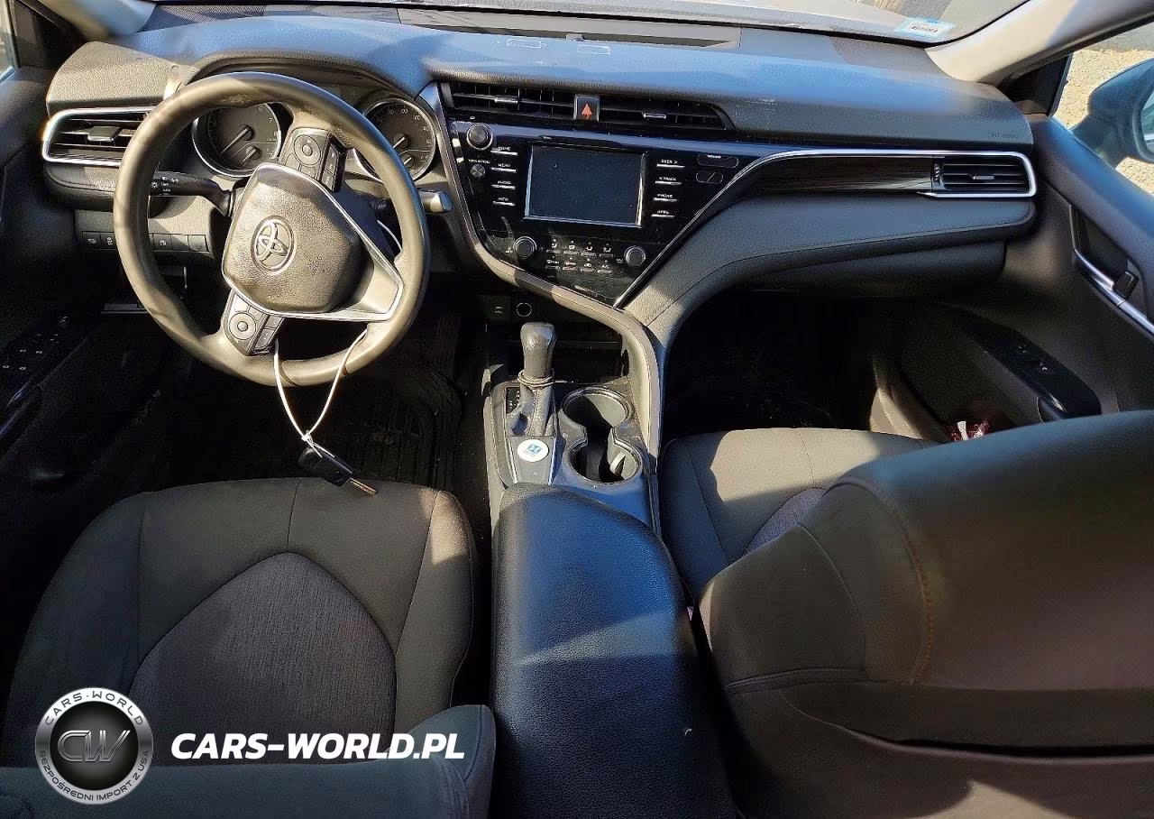2018 Toyota Camry Le VIN:JTNB11HK9J3020034 - 8