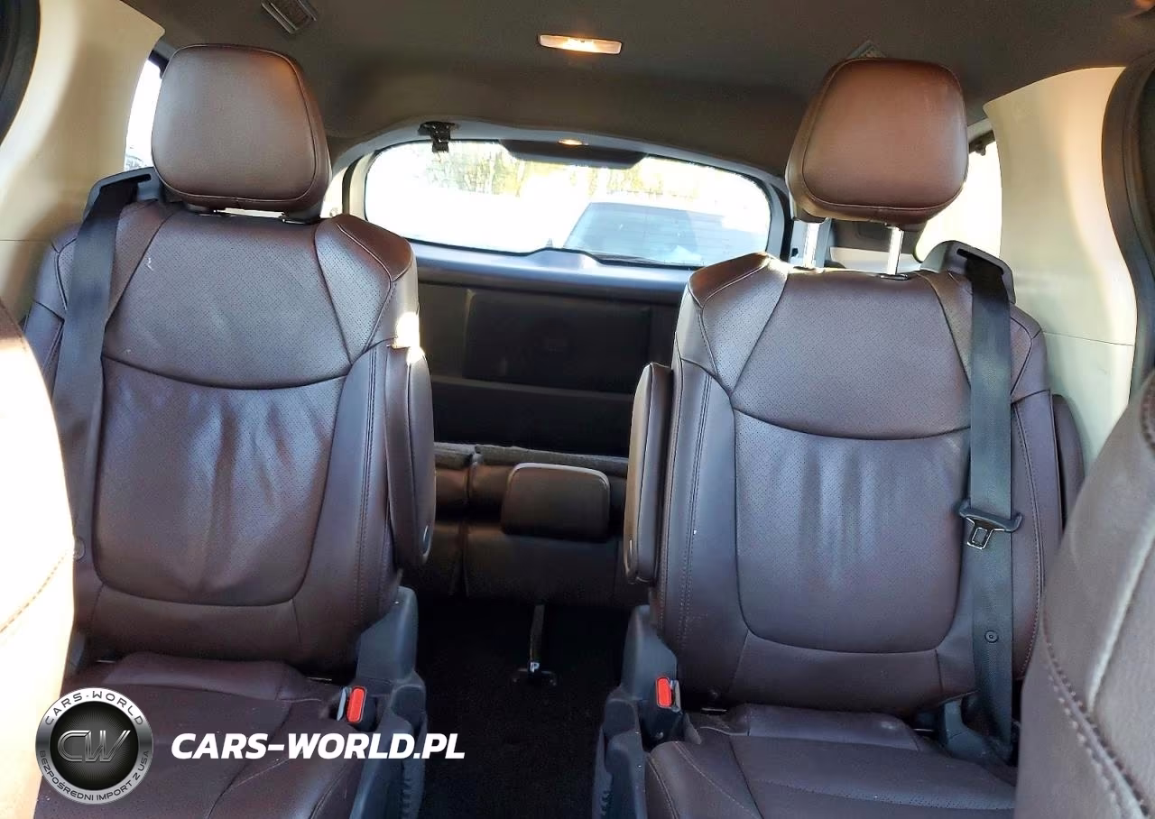 2023 Toyota Sienna Platinum 7-Passenger VIN:5TDESKFC2PS106471 - 10