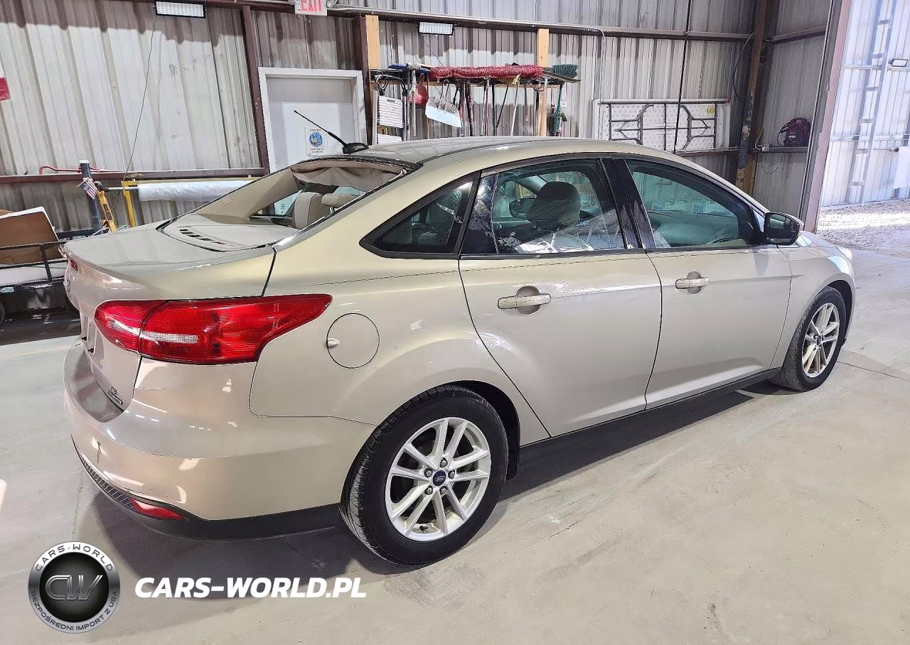 2015 Ford Focus Se VIN:1FADP3F29FL231242 - 3