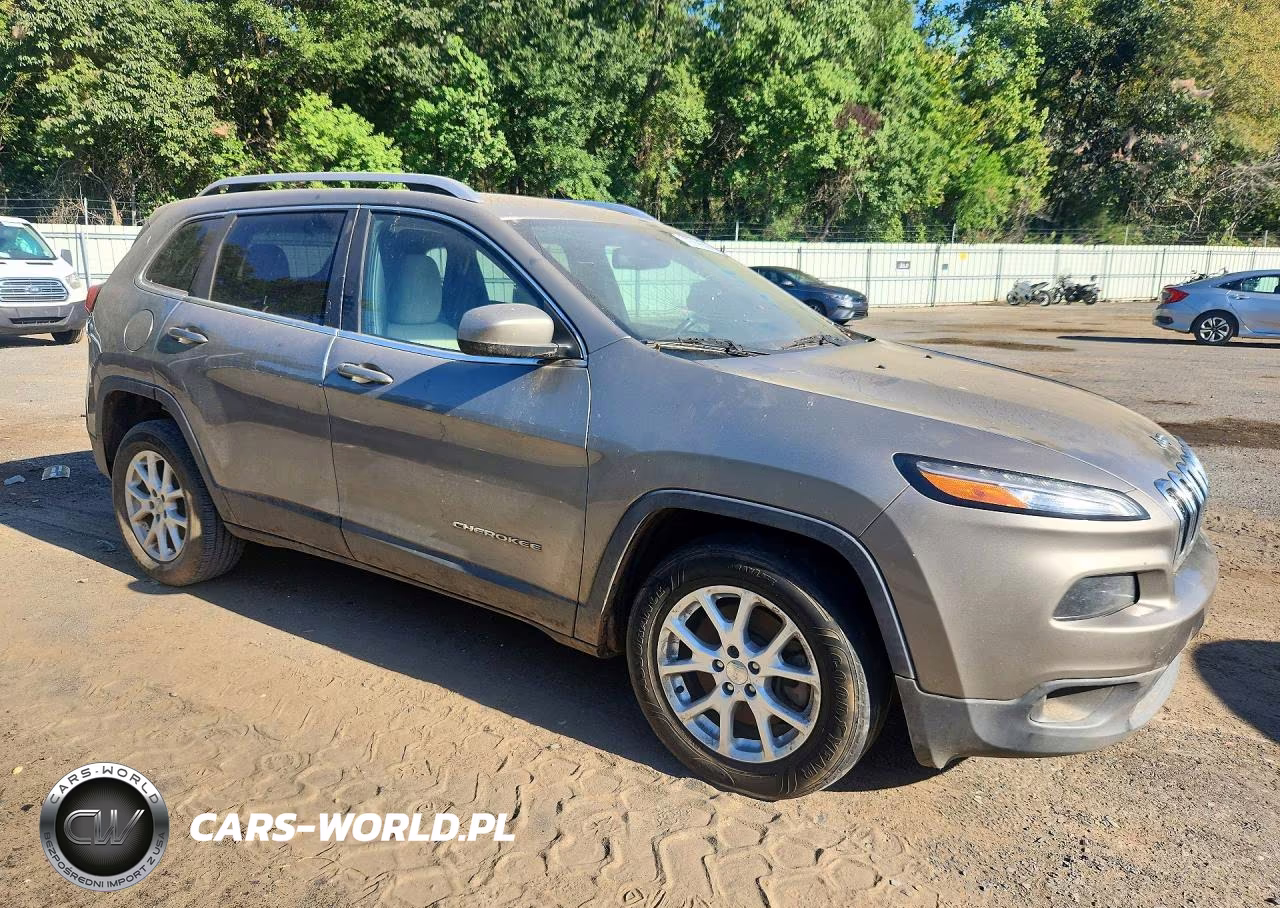 2017 Jeep Cherokee Latitude VIN:1C4PJLCB7HW642573 - 4