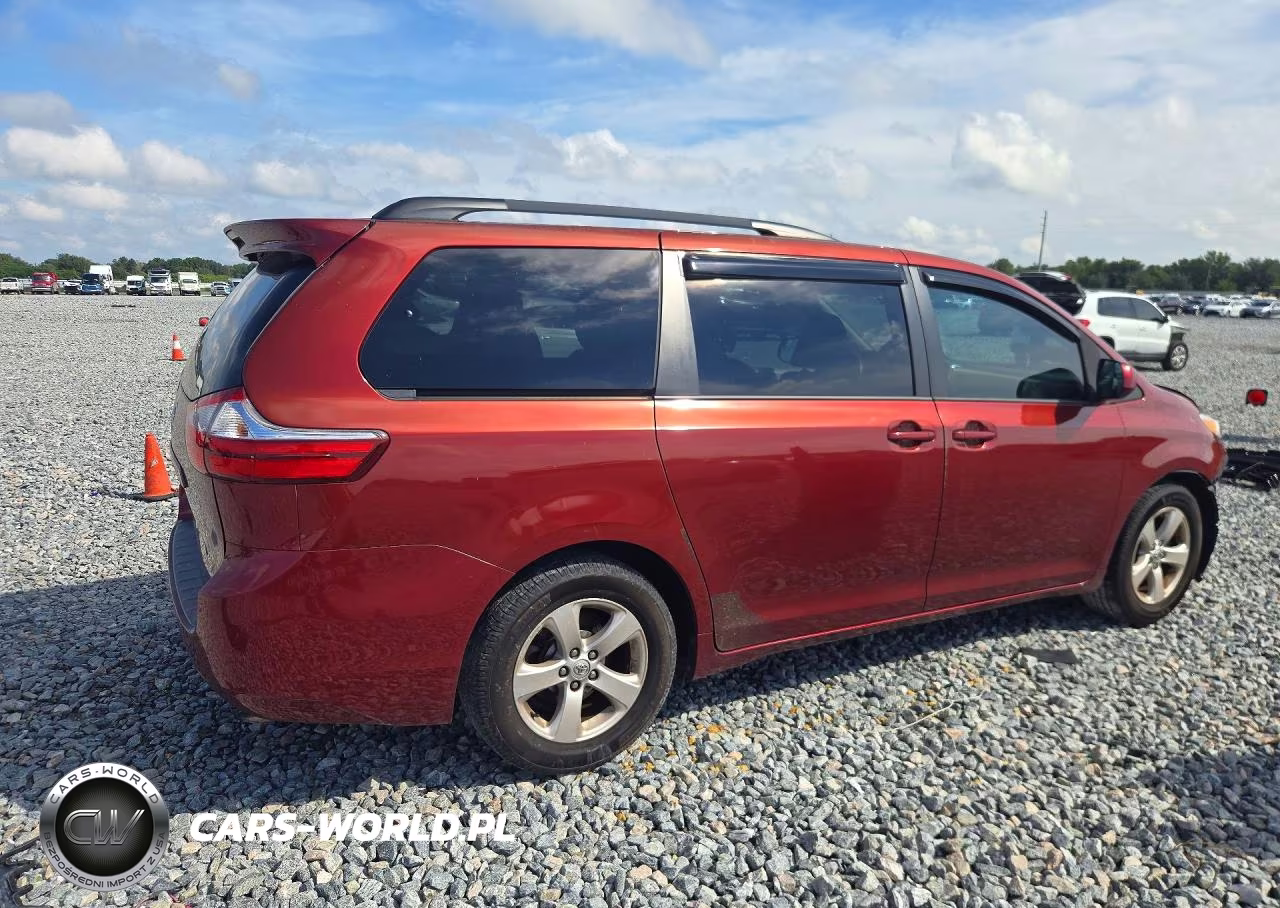 2015 Toyota Sienna Le VIN:5TDKK3DC0FS645620 - 3