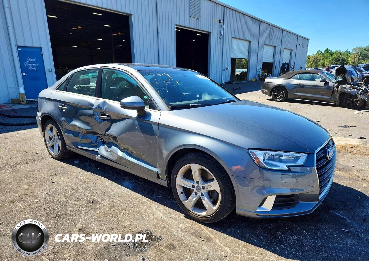 2018 Audi A3 Premium VIN:WAUAUGFFXJ1052869 - 4
