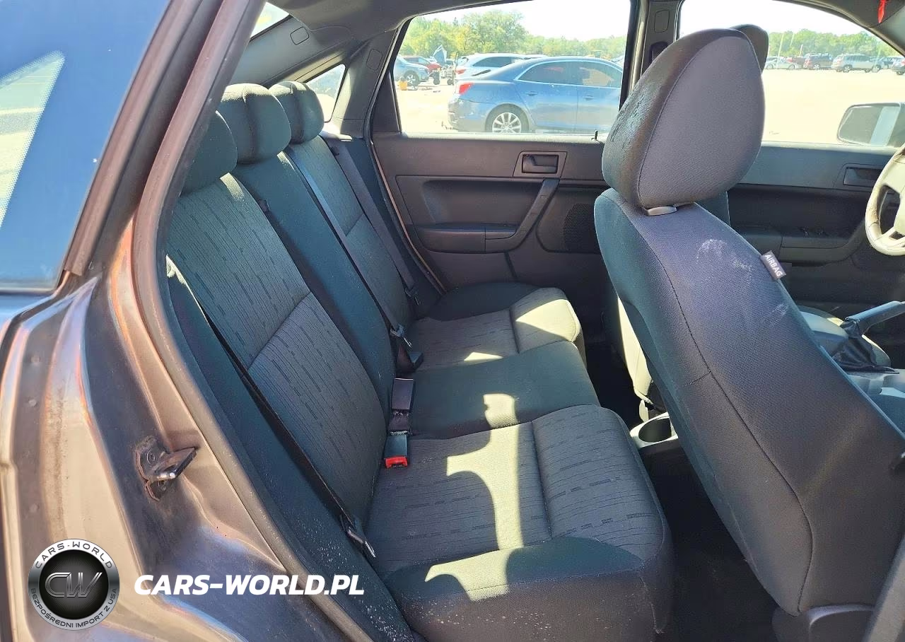 2010 Ford Focus Se VIN:1FAHP3FN0AW201517 - 10