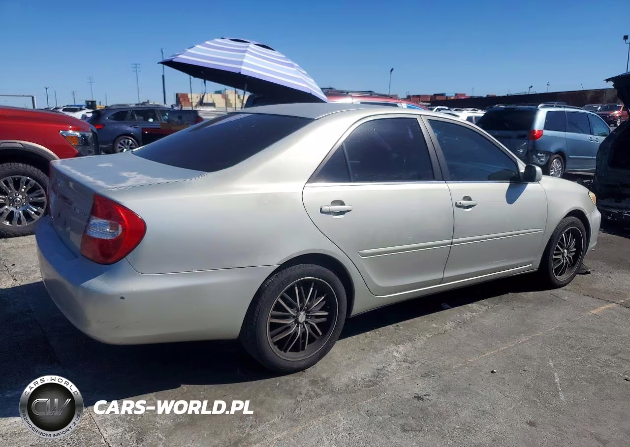 2004 Toyota Camry Le VIN:4T1BE32K24U266768 - 3