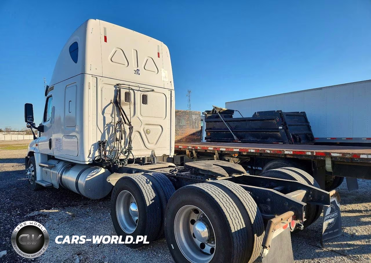 2016 Freightliner Cascadia 125 Semi Truck VIN:3AKJGLD6XGSGY6539 - 3