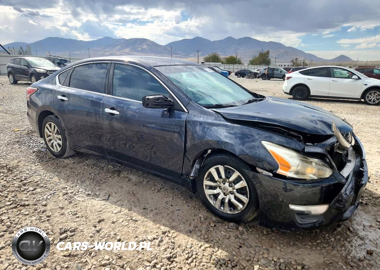 2015 Nissan Altima 2.5 S VIN:1N4AL3AP4FN331447 - 4