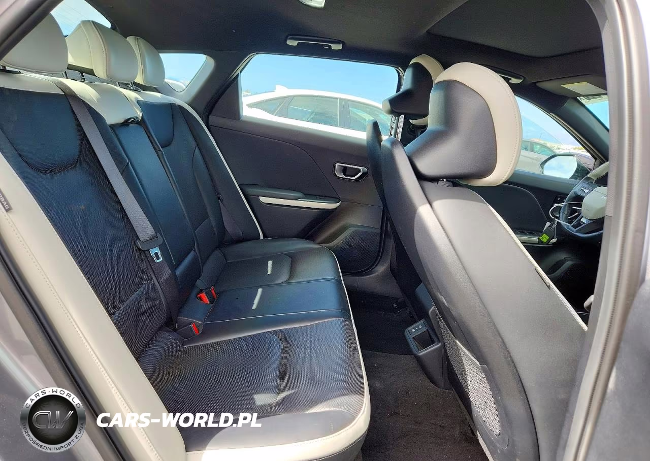 2025 Kia K4 Gt Line VIN:3KPFW4DE4SE142190 - 10