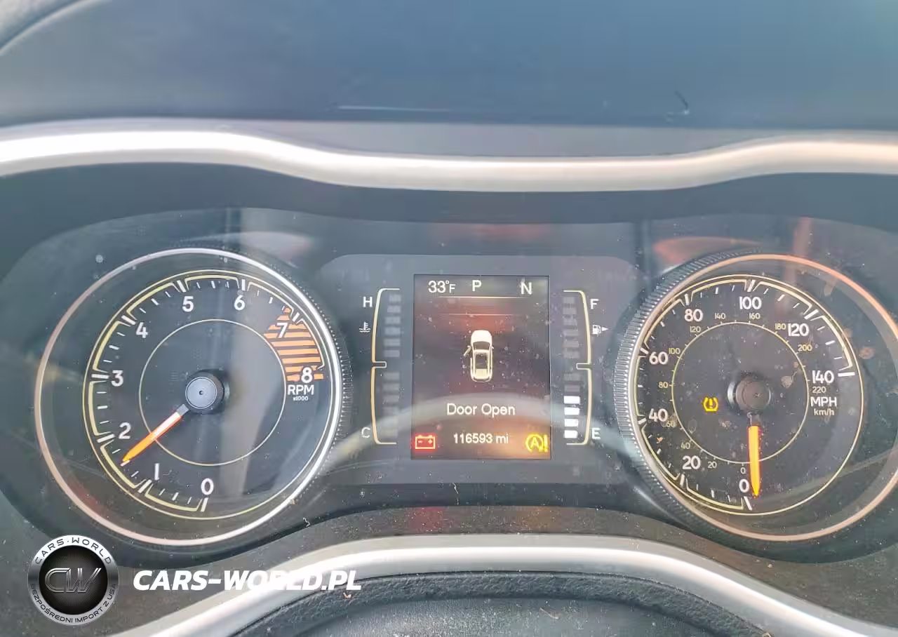 2018 Jeep Cherokee Latitude Plus VIN:1C4PJMLX1JD527292 - 9