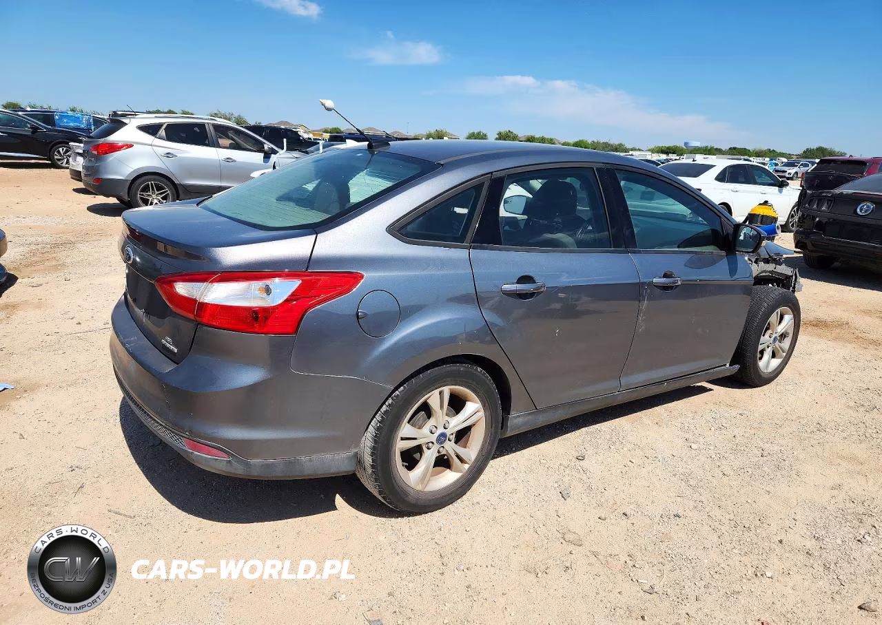 2014 Ford Focus Se VIN:1FADP3F26EL293714 - 3