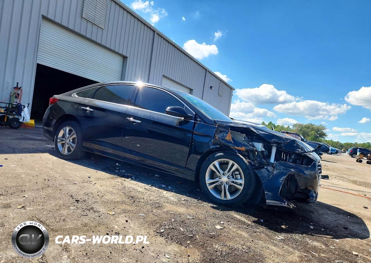 2018 Hyundai Sonata Limited VIN:5NPE34AF9JH653986 - 4