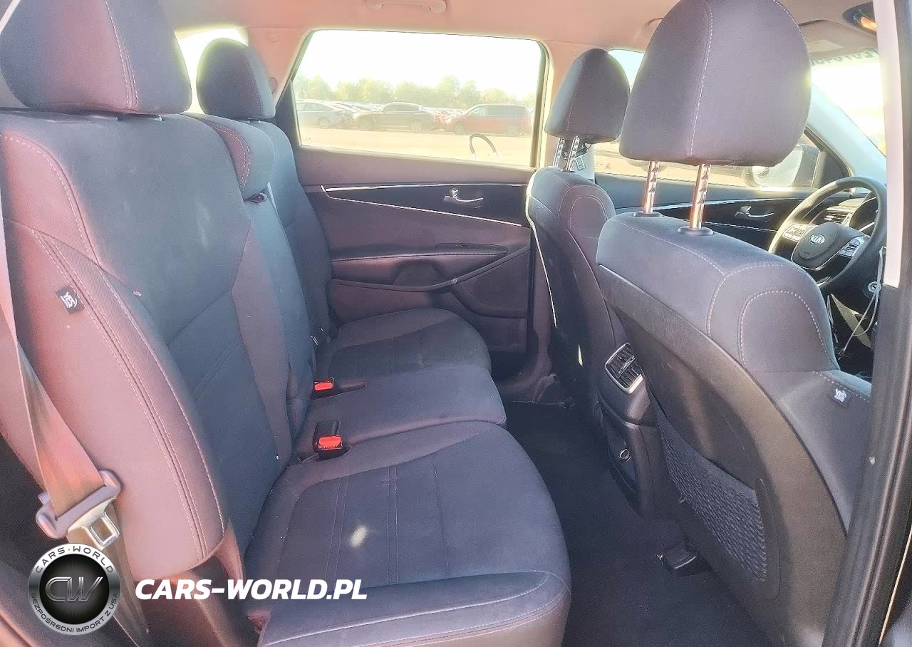 2019 Kia Sorento L VIN:5XYPG4A39KG449961 - 11