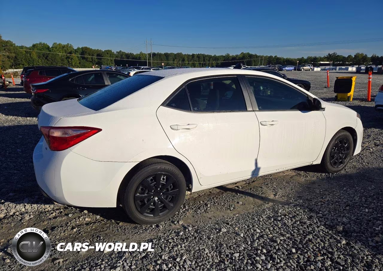 2018 Toyota Corolla Le VIN:2T1BURHEXJC022287 - 3
