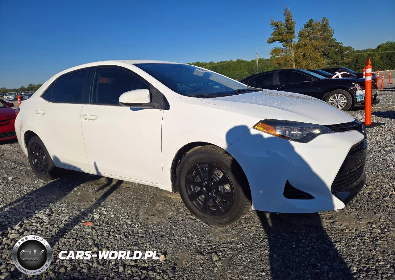 2018 Toyota Corolla Le VIN:2T1BURHEXJC022287 - 4
