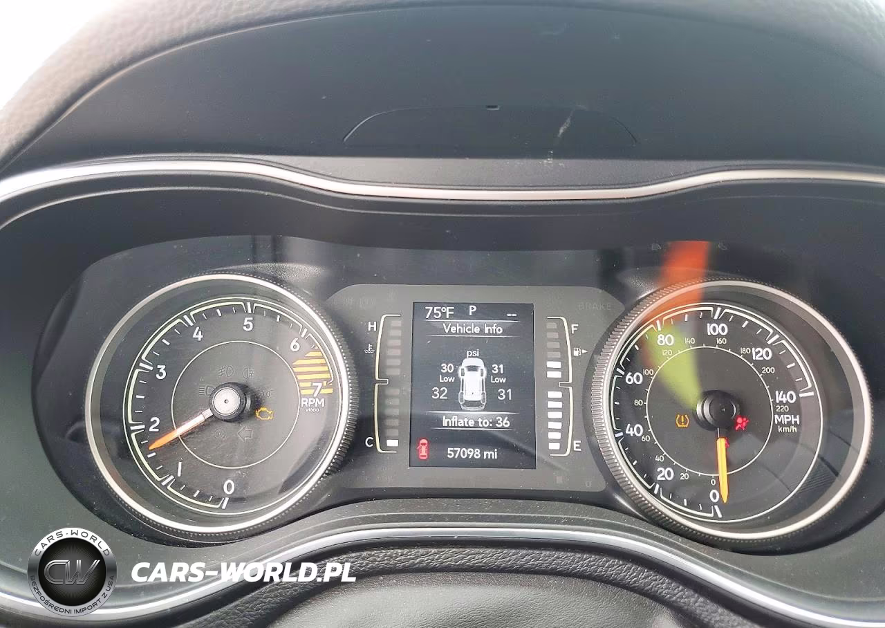 2019 Jeep Cherokee Latitude Plus VIN:1C4PJLLBXKD286767 - 9