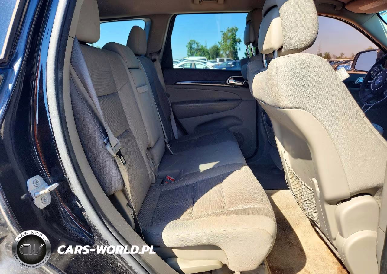 2013 Jeep Grand Cherokee Laredo VIN:1C4RJFAG8DC570982 - 10