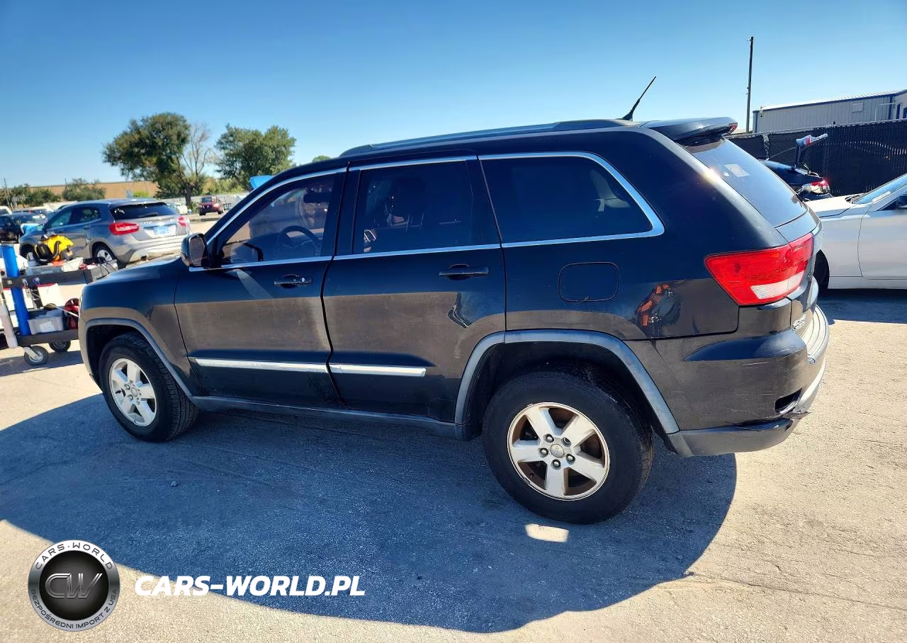 2013 Jeep Grand Cherokee Laredo VIN:1C4RJFAG8DC570982 - 2