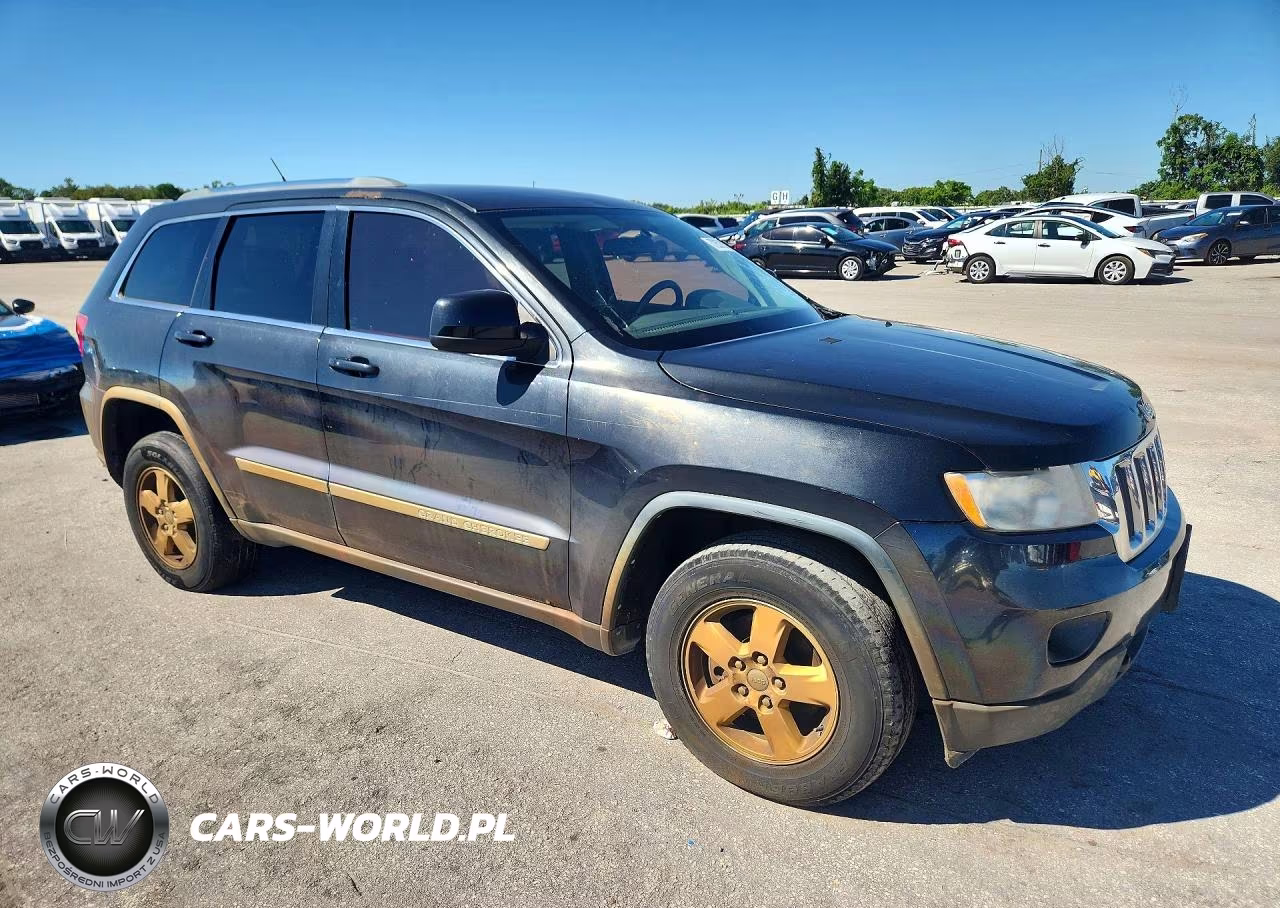 2013 Jeep Grand Cherokee Laredo VIN:1C4RJFAG8DC570982 - 4