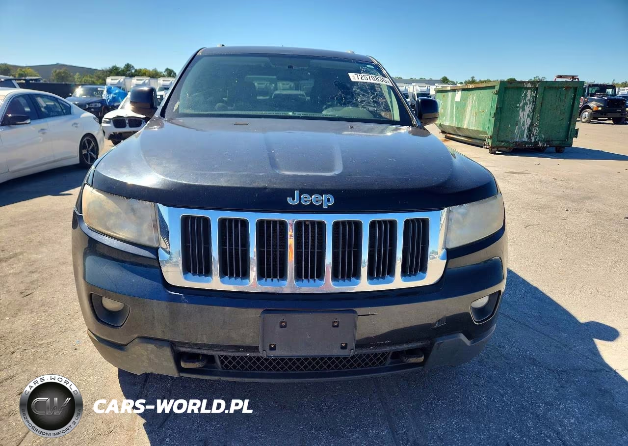 2013 Jeep Grand Cherokee Laredo VIN:1C4RJFAG8DC570982 - 5