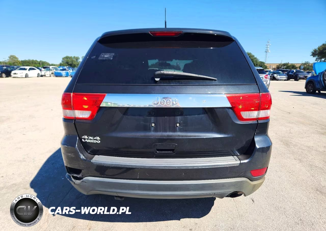 2013 Jeep Grand Cherokee Laredo VIN:1C4RJFAG8DC570982 - 6