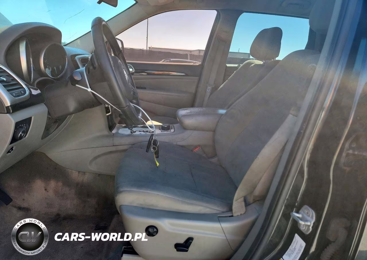 2013 Jeep Grand Cherokee Laredo VIN:1C4RJFAG8DC570982 - 7