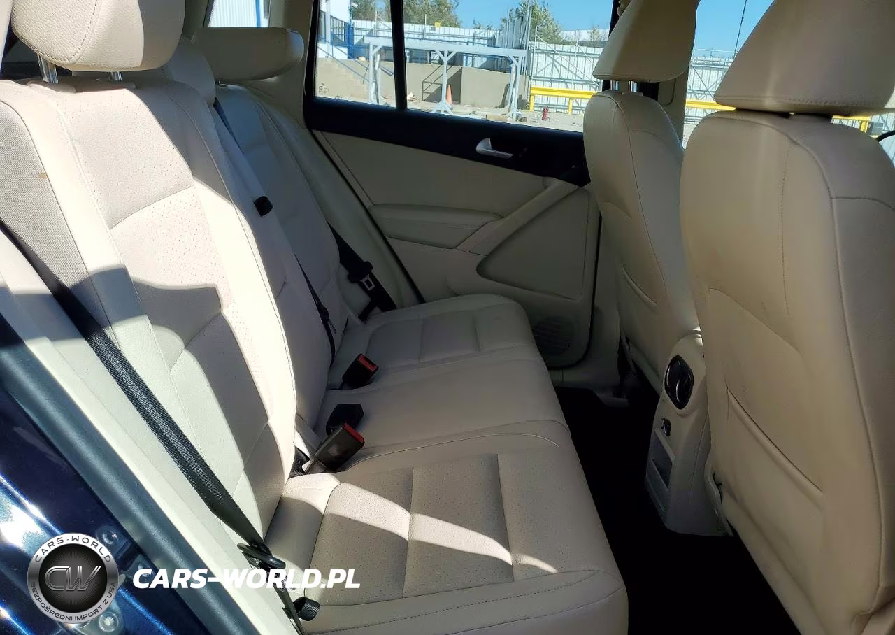 2016 Volkswagen Tiguan S VIN:WVGAV7AX8GW602318 - 11