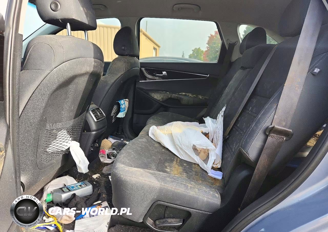 2020 Kia Sorento S VIN:5XYPG4A54LG627651 - 11
