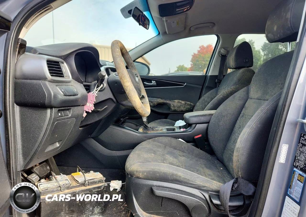 2020 Kia Sorento S VIN:5XYPG4A54LG627651 - 7