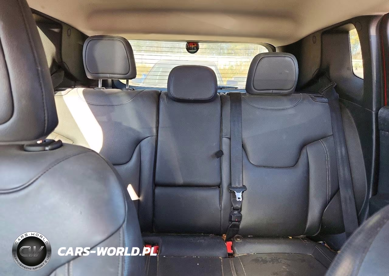 2016 Jeep Renegade Limited VIN:ZACCJADT7GPC68259 - 10